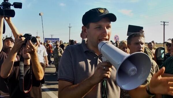 Туда вы не поедете – депутат Рады не пускал в Крым фуры с продуктами
