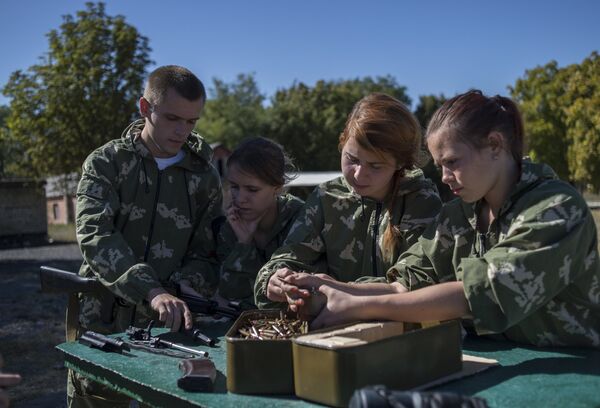 Военно-патриотический клуб для молодежи Доброволец в Луганске