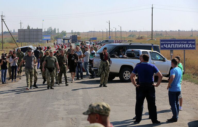 Активисты заблокировали автодорогу на границе Украины и Крыма. 20 сентября 2015