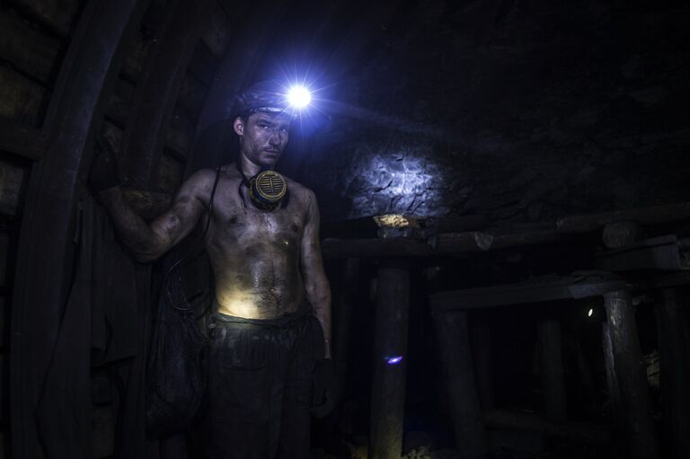 Работа шахты Заря в Донецкой области