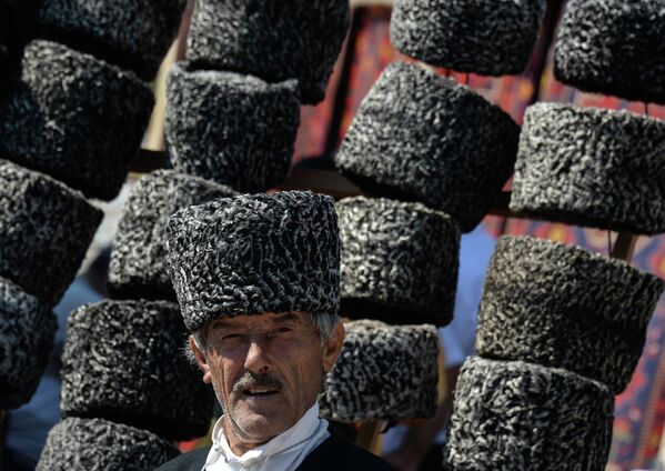 Участники фестиваля национальных культур и подворий народов Дагестана на площади Свободы в рамках празднования 2000-летия Дербента