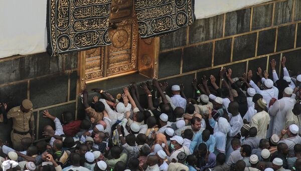 Хадж - паломничество мусульман в Мекку. Мусульманская святыня Кааба. Архивное фото