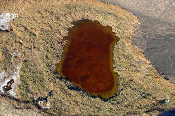 Кратер вулкана Намус с высоты птичьего полета