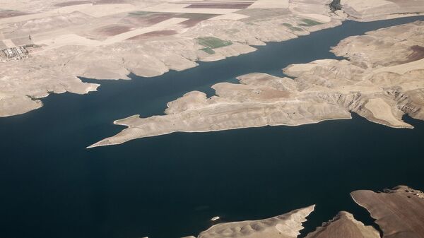 Вид сверху на реку Евфрат. Архивное фото