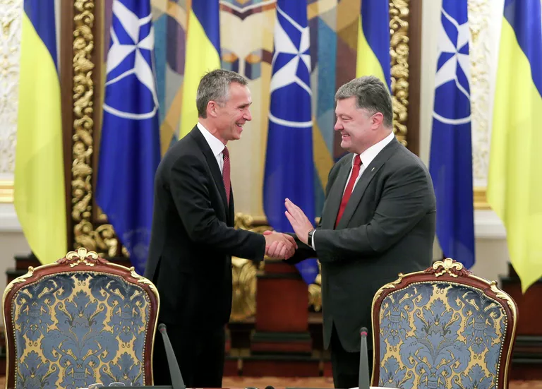 Президент Украины Петр Порошенко и генеральный секретарь НАТО Йенс Столтенберг Президент Украины Петр Порошенко и генеральный секретарь НАТО Йенс Столтенберг