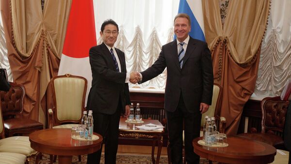 Первый вице-премьер правительства РФ Игорь Шувалов и глава МИД Японии Фумио Кисида