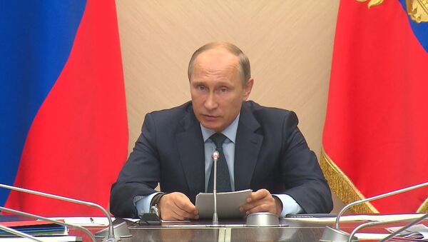 Путин назвал снижение зависимости от цен на нефть приоритетом для экономики РФ