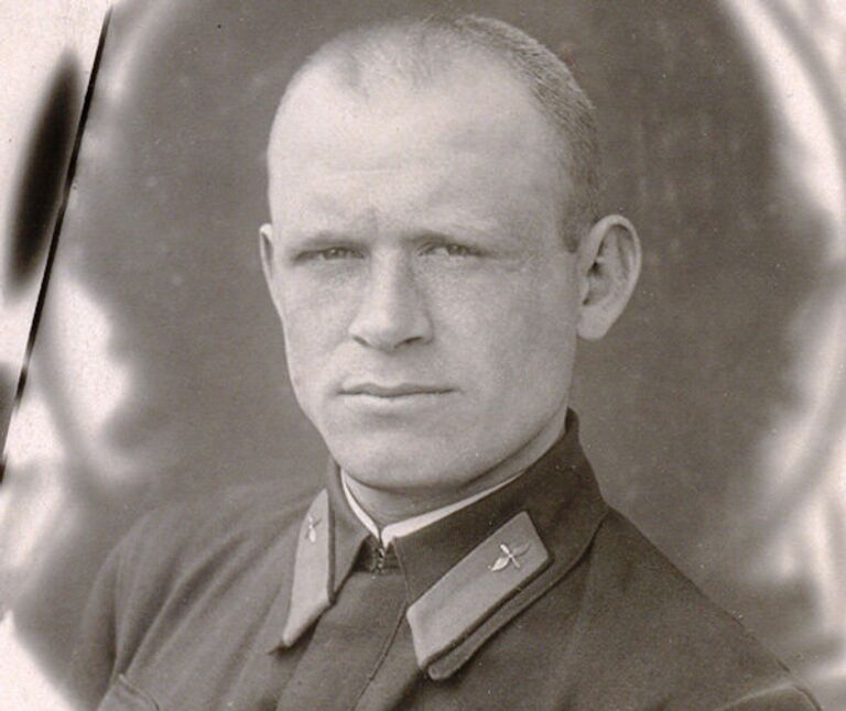 Курсант Качинской военной авиационной школы Лабудин В.В. Август 1940 г. Курсант Качинской военной авиационной школы Лабудин В.В. Август 1940 г.