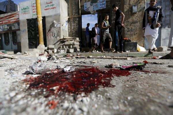 На месте теракта в мечети Блили в столице Йемена Сане
