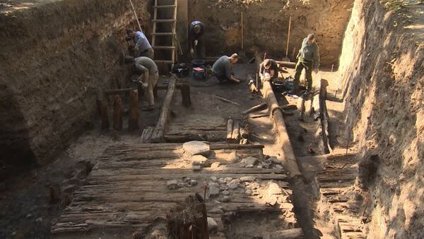 Раскопки в центре Москвы: что нашли археологи на месте снесенной России