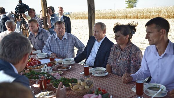 Президент России Владимир Путин на встрече с представителями фермерских хозяйств Ростовской области