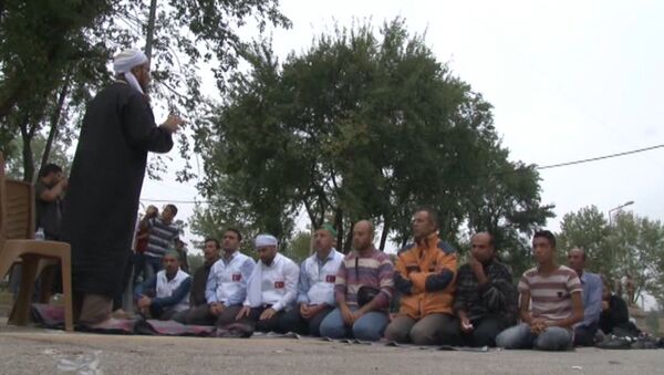 Молитва о мире: как беженцы встретили Курбан-байрам в Хорватии и Турции