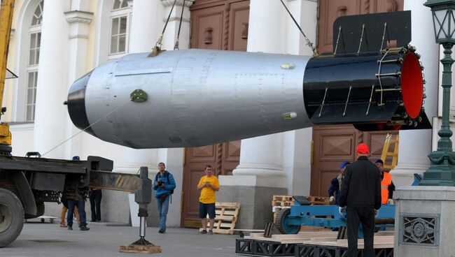 Копия термоядерной Царь-бомбы доставлена в Москву