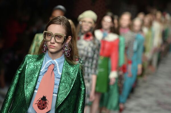 Модели во время показа коллекции Gucci на Неделе моды в Милане