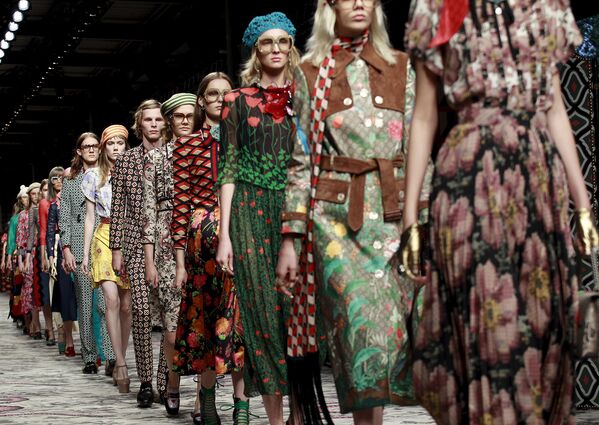 Модели во время показа коллекции Gucci на Неделе моды в Милане