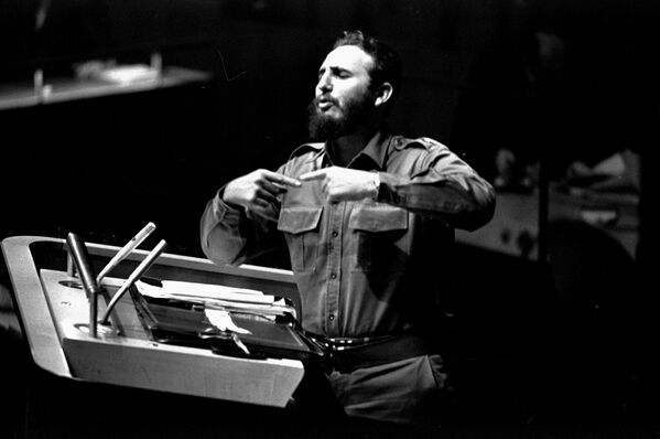 Фидель Кастро во время выступления на Генеральной Ассамблее ООН