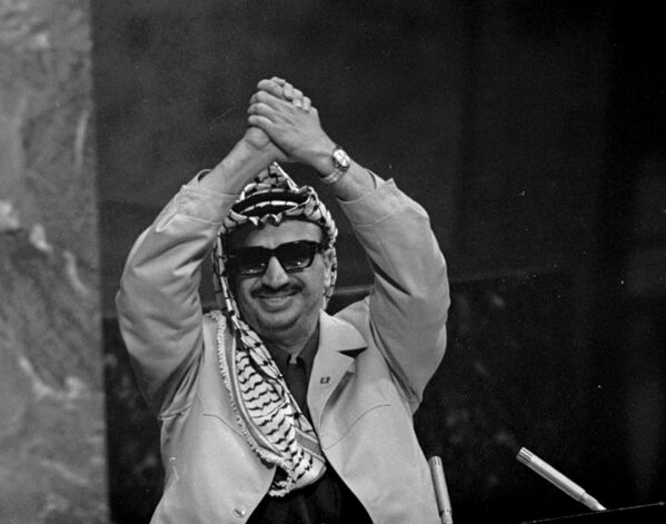 Ясир Арафат во время выступления в ООН
