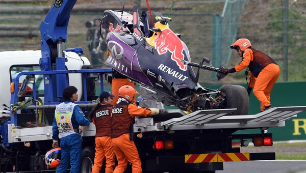 Даниил Квят попал в аварию во время квалификации Гран-при Японии, 26 сентября 2015