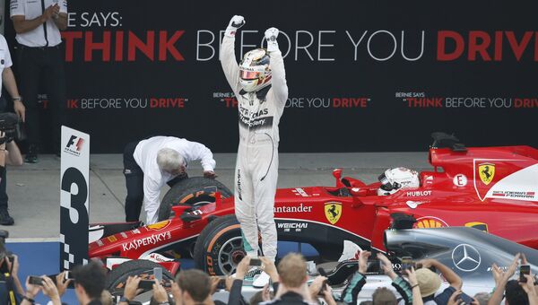 Льюис Хэмилтон после победы на Гран-при Японии, 27 сентября 2015