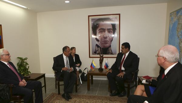 Министр иностранных дел России Сергей Лавров и президент Венесуэлы Николас Мадуро в Нью,-Йорке, 26 сентября 2015