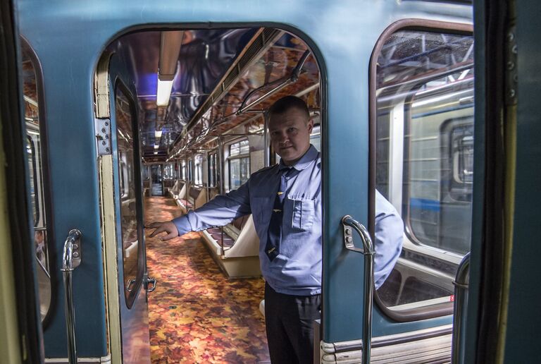 Презентация поезда Полосатый экспресс в метро