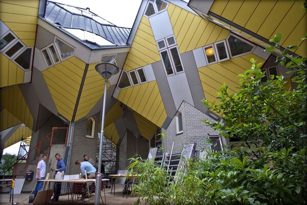 Дома-кубы в Роттердаме (Нидерланды) по проекту архитектора Пита Блома