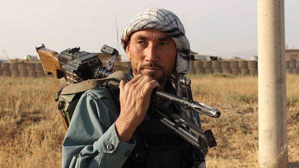 Афганский военный в окрестностях Кундуза. 29 сентября 2015. Архивное фото