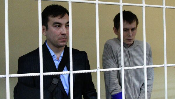 Россияне Евгений Ерофеев (слева) и Александр Александров, задержанные на Украине в мае 2015 года, на заседании Голосеевского районного суда Киева. Архивное фото