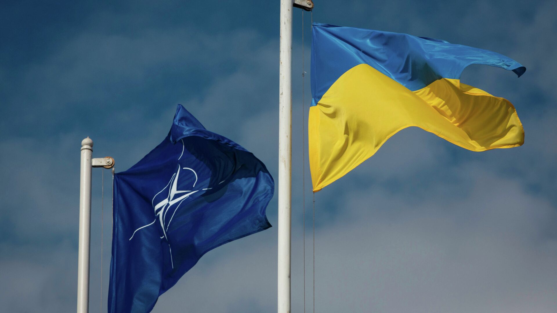 Флаги НАТО и Украины - РИА Новости, 1920, 14.01.2022