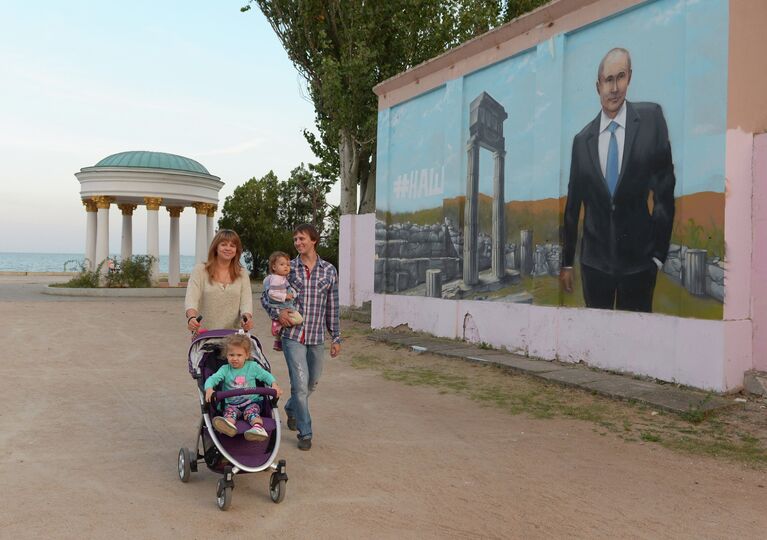 Ротонда на набережной в Керчи