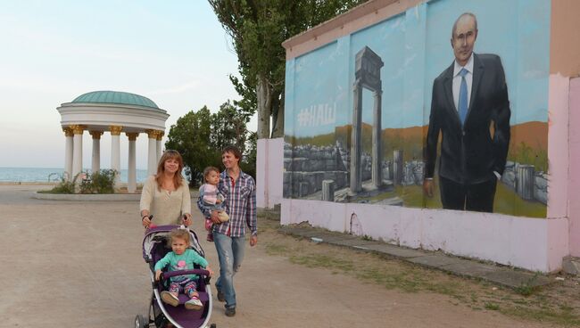 Ротонда на набережной в Керчи. Архивное фото