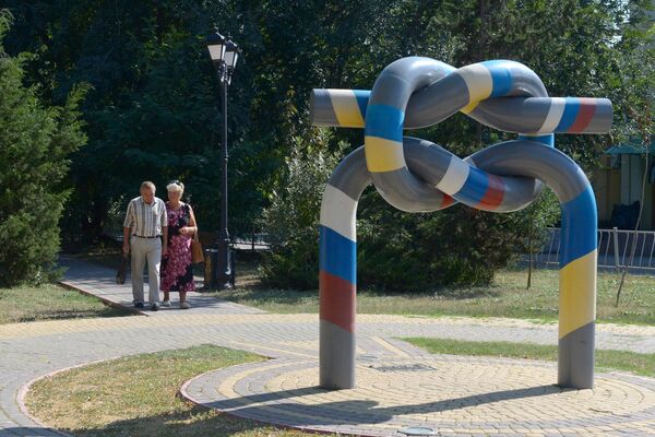 Памятник российско-украинской дружбе в Керчи