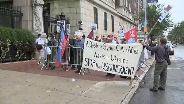Противники и сторонники Порошенко устроили перепалку на митинге в Нью-Йорке