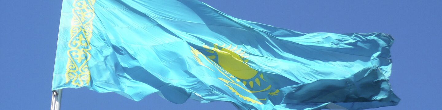 Флаг Казахстана. Архивное фото