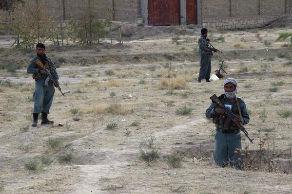 Сотрудники сил безопасности Афганистана возле города Кундуз