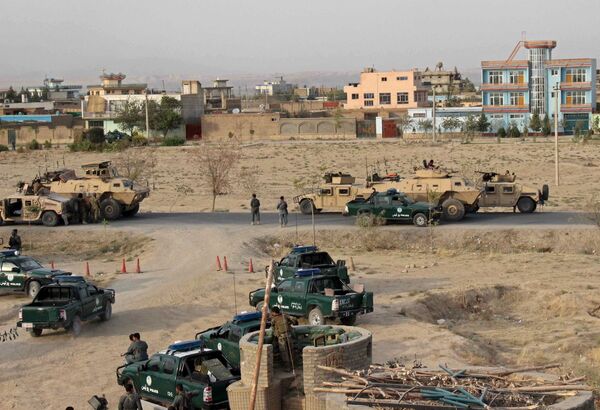 Сотрудники сил безопасности Афганистана возле города Кундуз