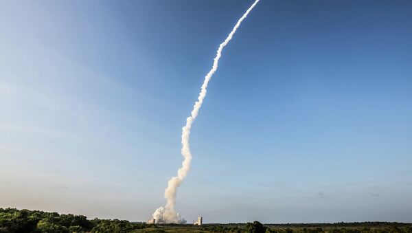 Старт ракеты Ariane со спутниками связи с космодрома Куру
