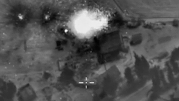 Ночная бомбардировка позиций ИГ на территории Сирии российской авиацией