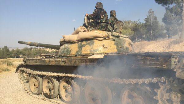 Сирийские танк на южной окраине провинции Хама
