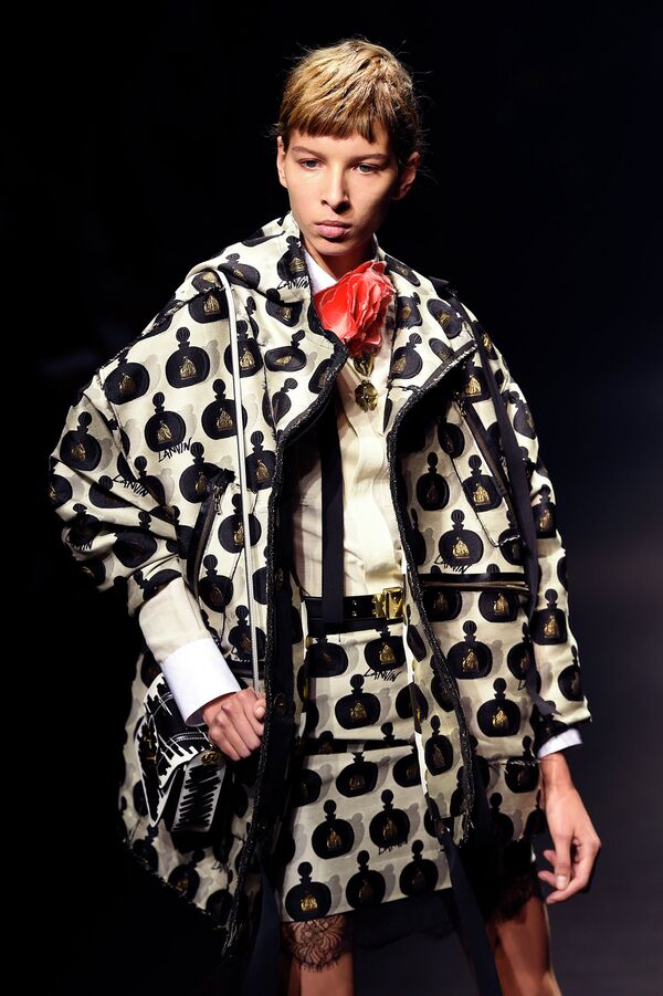 Показ коллекции Lanvin во время недели моды в Париже. Октябрь 2015