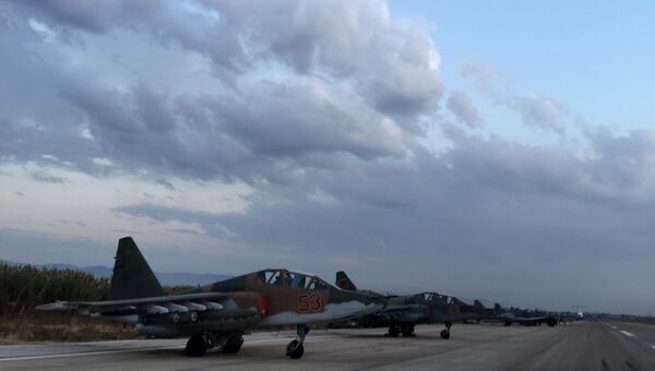 Российские самолеты Су-25 на аэродроме около Латакии