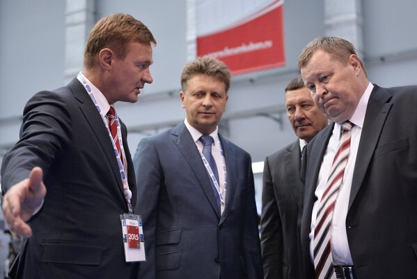 Министр транспорта РФ Максим Соколов (второй слева) на Международном инвестиционном форуме Сочи-2015