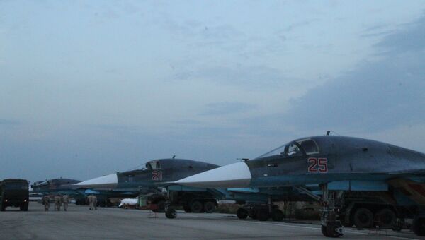 Российские самолеты СУ на аэродроме около Латакии