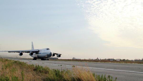 Российский транспортный самолет Руслан взлетает с базы Хмеймим в Сирии