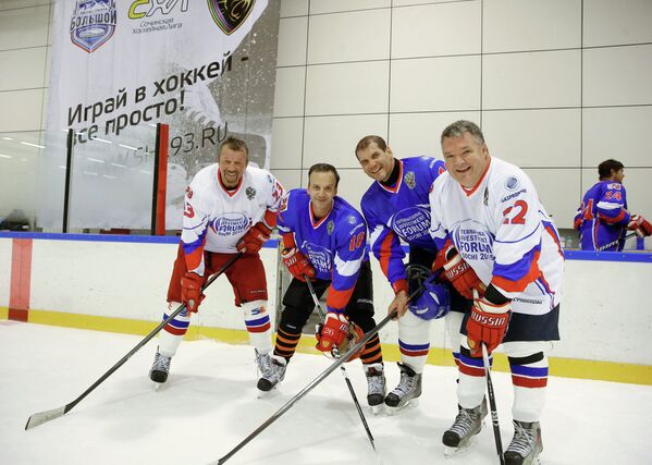 Хоккей матч с участием членов правительства РФ в рамках форума Сочи-2015