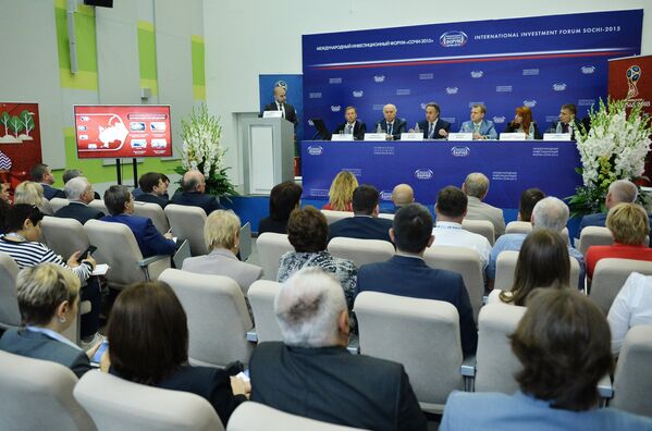 Панельная дискуссия Три года до чемпионата мира по футболу. Как готовы города России? в рамках форума Сочи-2015