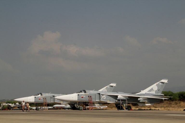 Российские самолеты на аэродроме Хмеймим