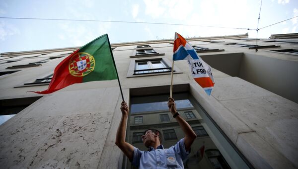 Сторонник коалиции PSD / CDS-PP в Португалии, 2 октября 2015