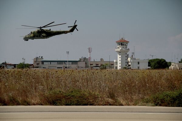 Вертолеты совершают облет базы Хмеймим с целью отражения возможной атаки боевиков