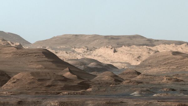 Изображение горы Шарп на планете Марс, полученное марсоходом Curiosity
